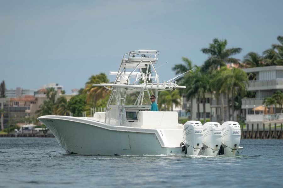 2011 Invincible 42CC