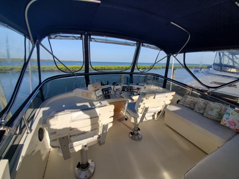 1989 Tollycraft Cockpit Motor Yacht