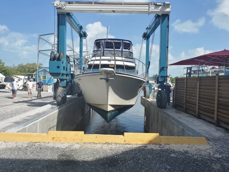 1989 Tollycraft Cockpit Motor Yacht