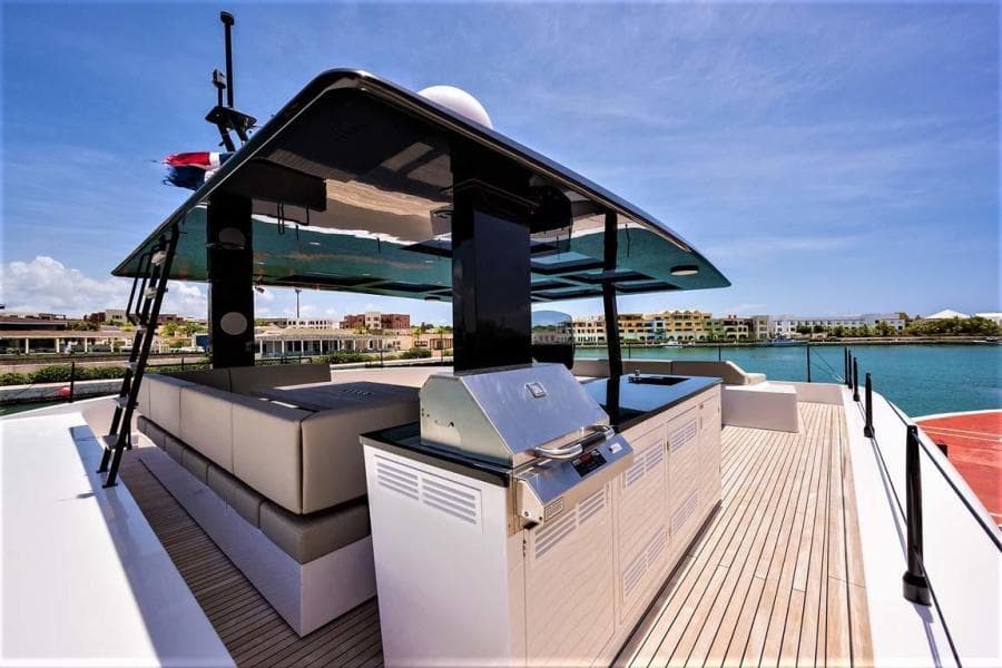 12 Rock Star Fly Grill