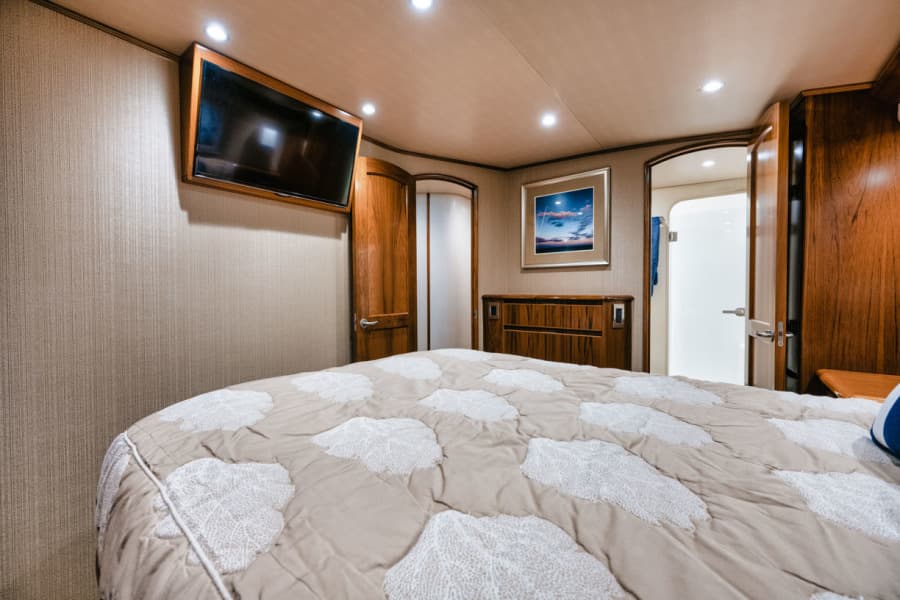 2016 Viking 62 Convertible