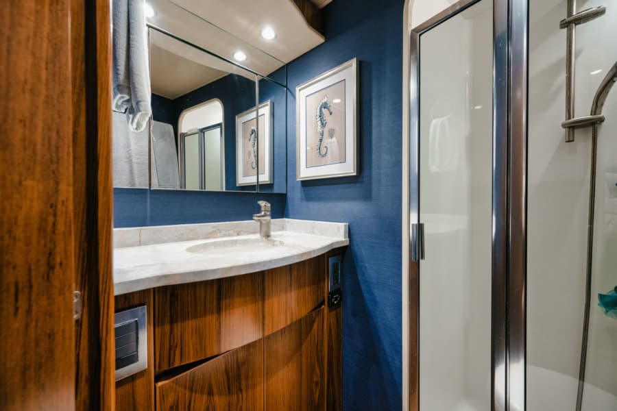 2016 Viking 62 Convertible