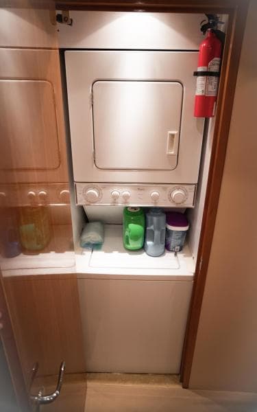 2005 Hatteras 60 Convertible