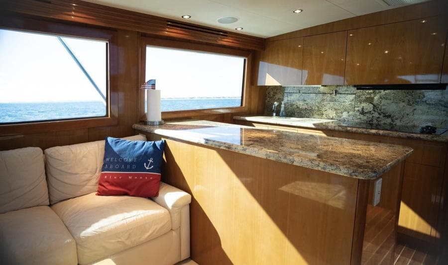 2005 Hatteras 60 Convertible