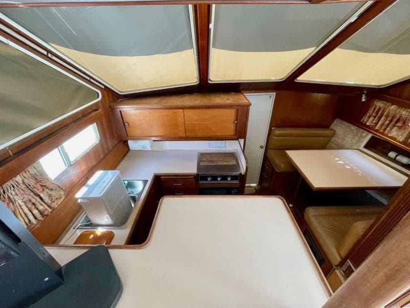 1989 Tollycraft 44 Cockpit Motor Yacht