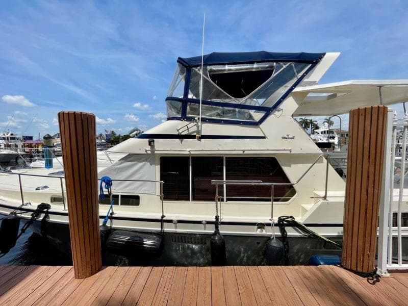 1989 Tollycraft 44 Cockpit Motor Yacht