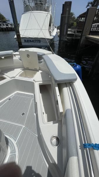 2016 Robalo R242
