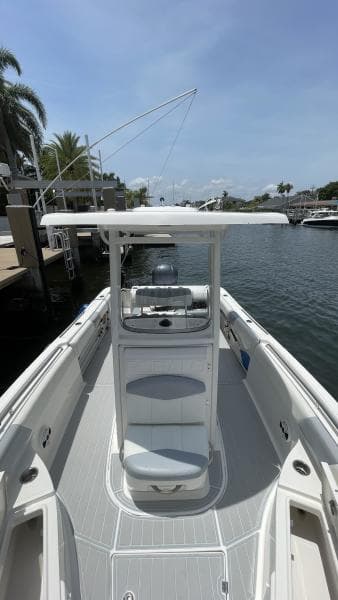 2016 Robalo R242