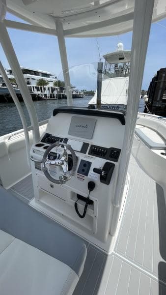 2016 Robalo R242