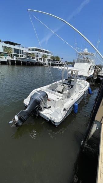 2016 Robalo R242