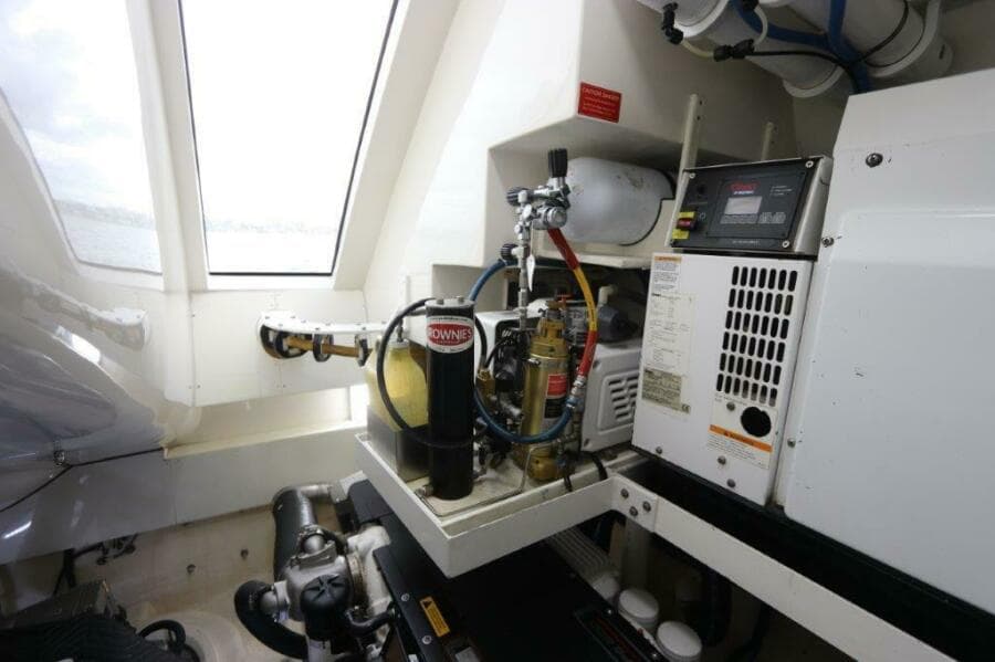 2009 Lazzara Yachts LSX 75