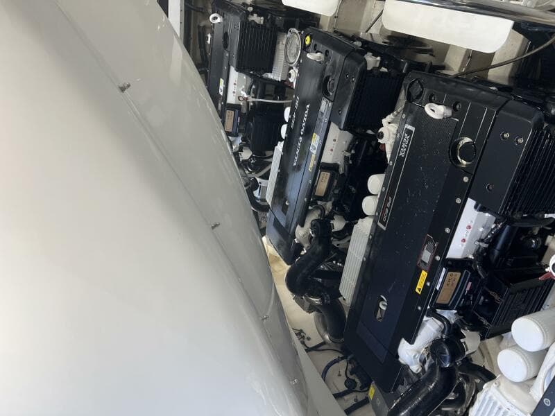 2009 Lazzara Yachts LSX 75