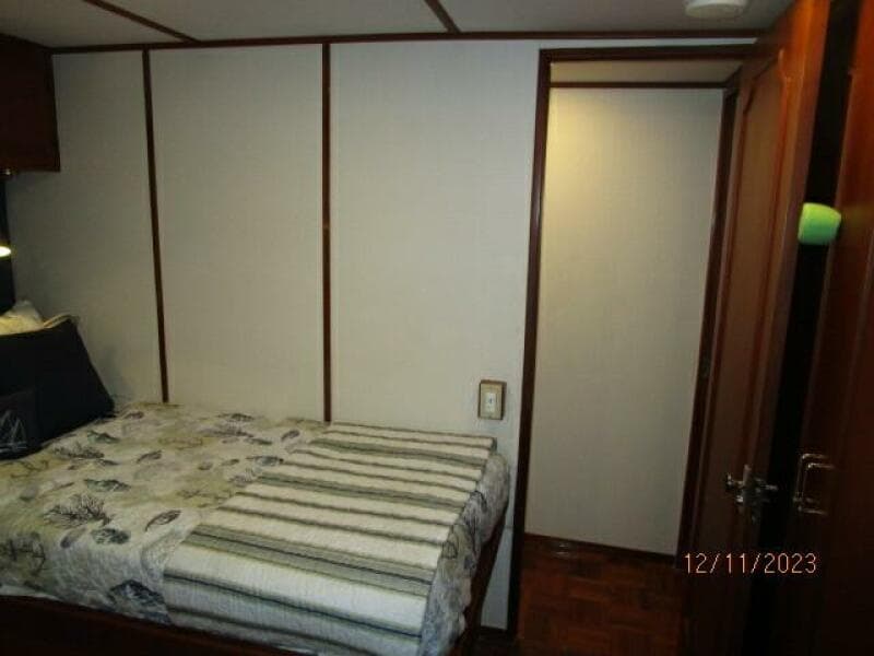 72' DeFever port aft guest stateroom inboard