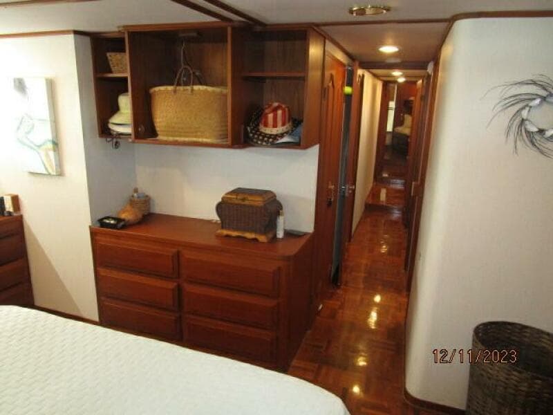 72' DeFever master stateroom forward