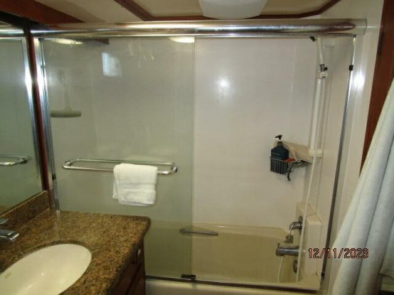 72' DeFever master stateroom tub-shower