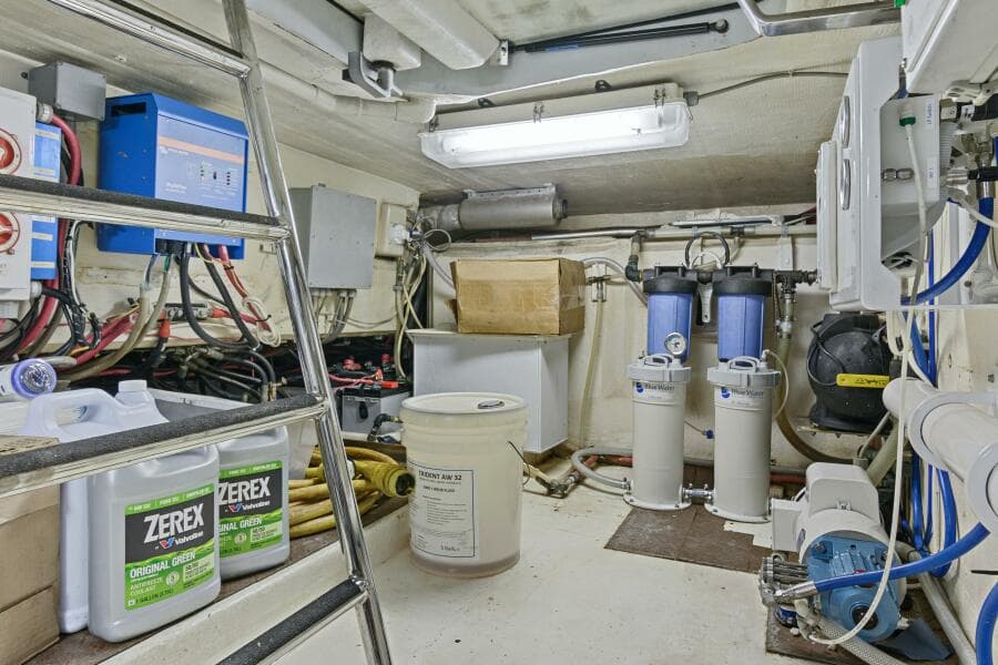 2004 Northern Marine 5700 Expedition