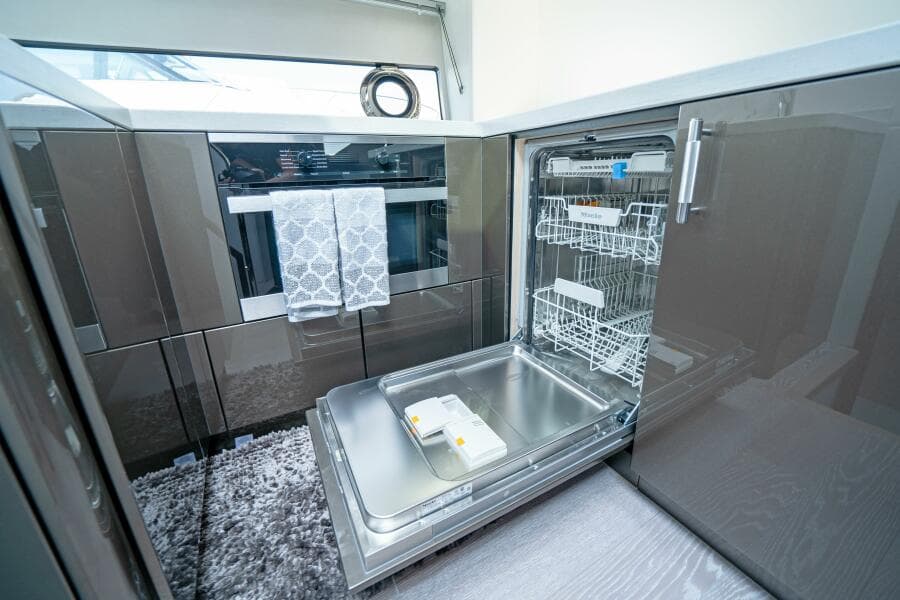 2022 Sunseeker 60 Predator EVO