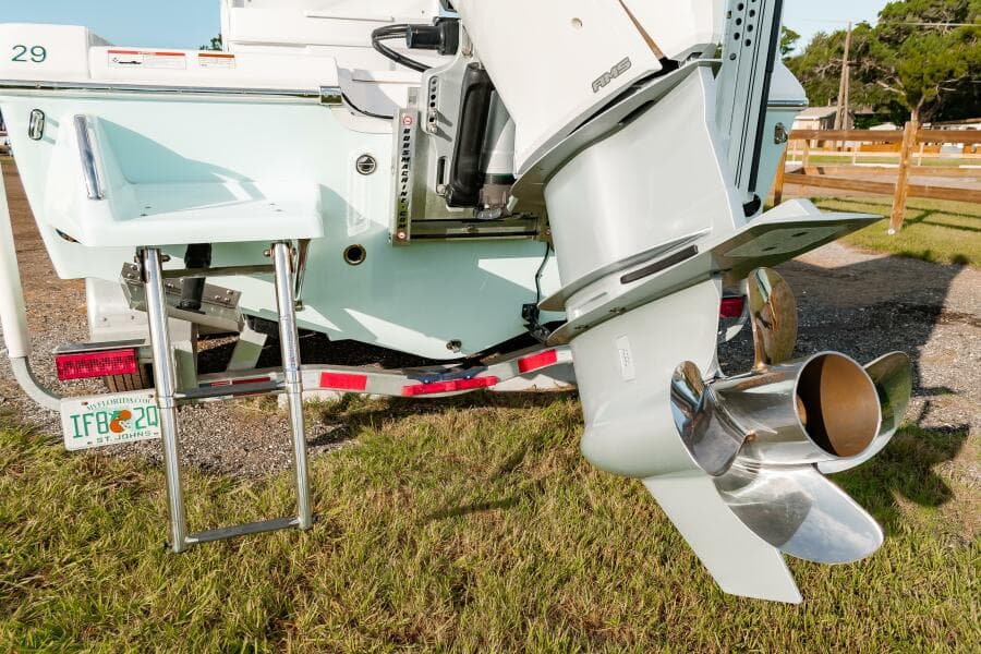 2022 Everglades 253CC