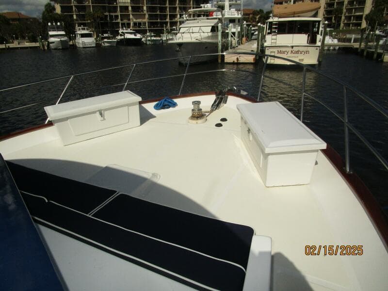 57' DeFever foredeck2