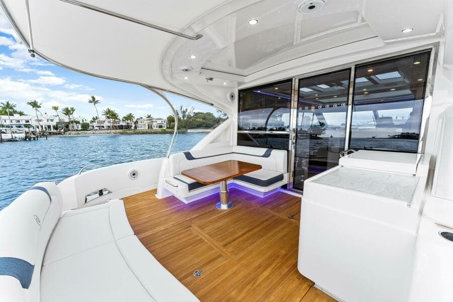 2022 Riviera 6000 Sport Yacht Platinum Edition