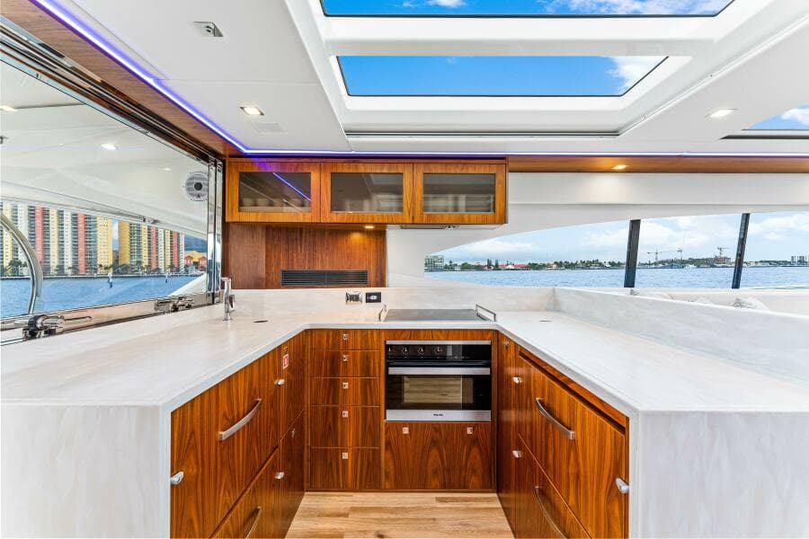 2022 Riviera 6000 Sport Yacht Platinum Edition