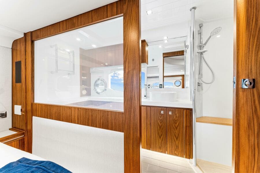 2022 Riviera 6000 Sport Yacht Platinum Edition