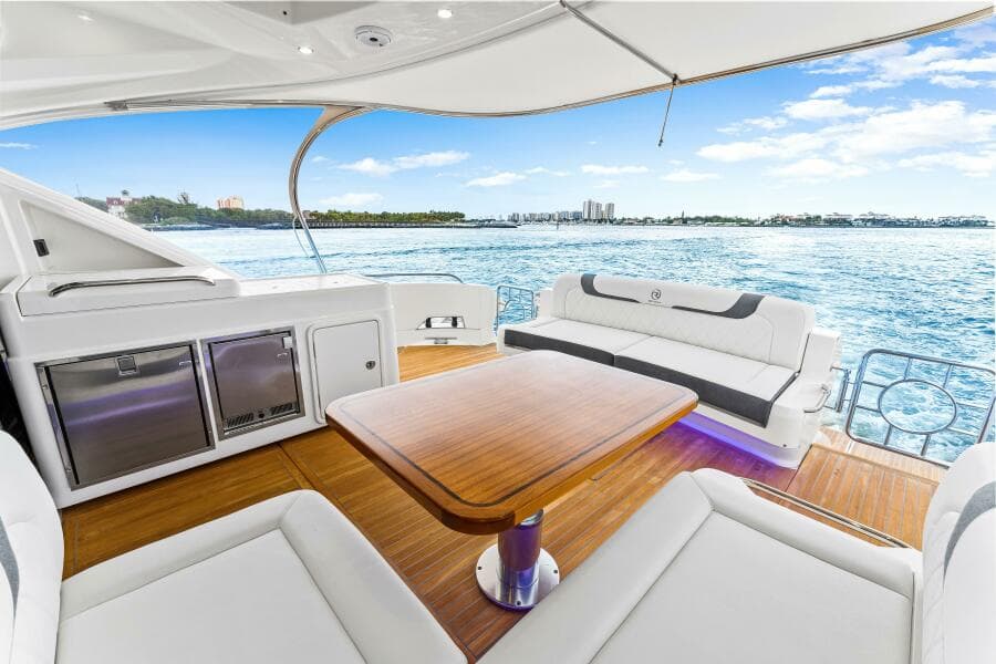2022 Riviera 6000 Sport Yacht Platinum Edition