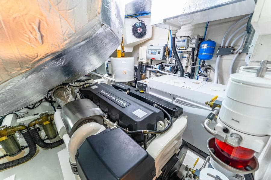 2022 Riviera 6000 Sport Yacht Platinum Edition