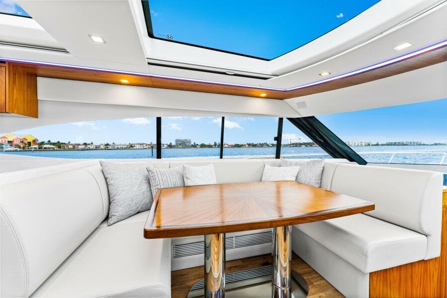 2022 Riviera 6000 Sport Yacht Platinum Edition