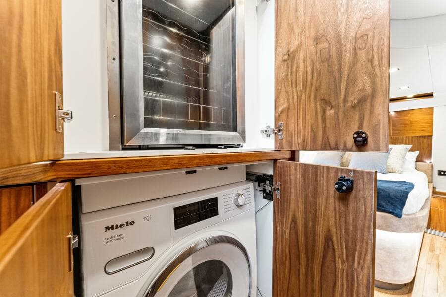 2022 Riviera 6000 Sport Yacht Platinum Edition