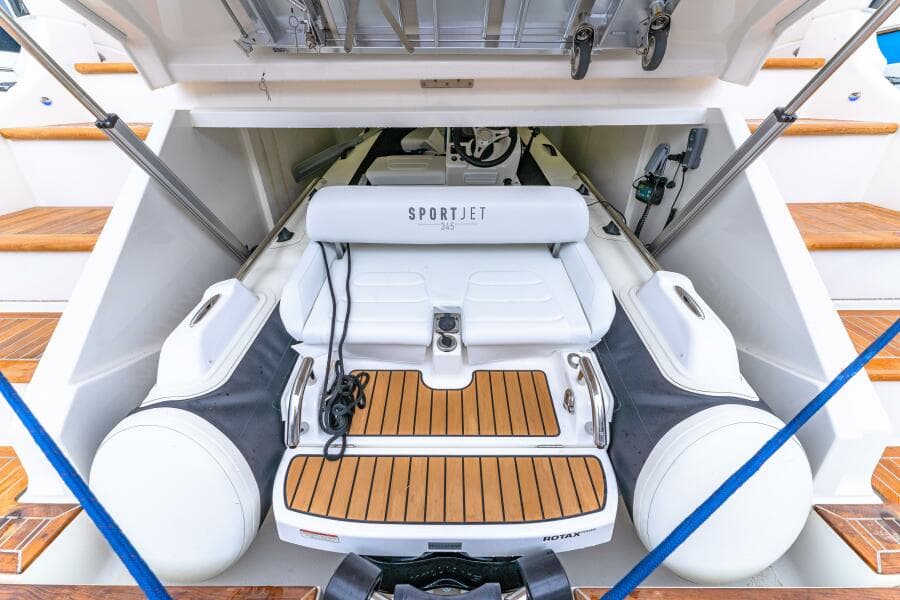 2022 Riviera 6000 Sport Yacht Platinum Edition
