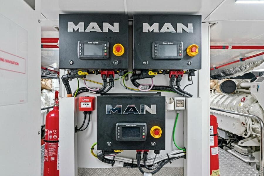 2023 Pershing GTX Motoryacht