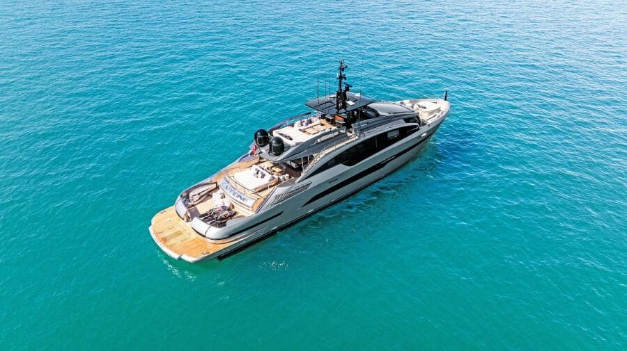 2023 Pershing GTX Motoryacht