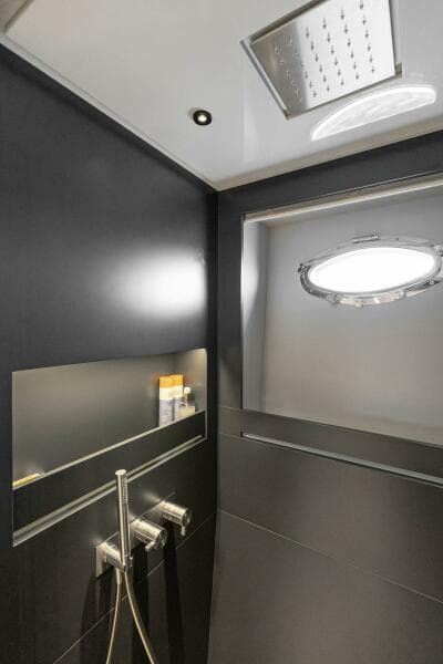 2023 Pershing GTX Motoryacht