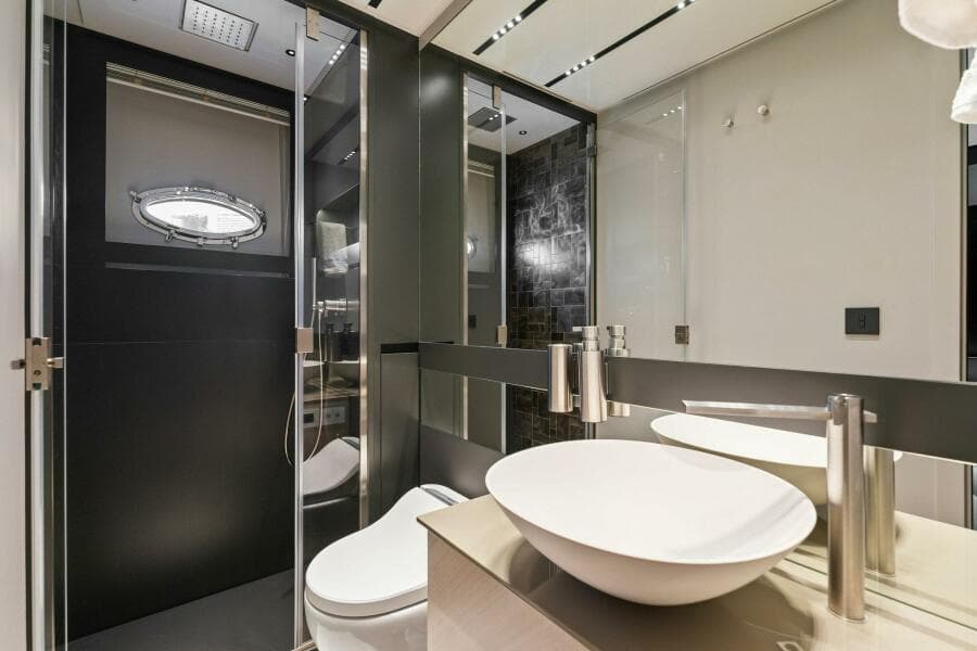 2023 Pershing GTX Motoryacht