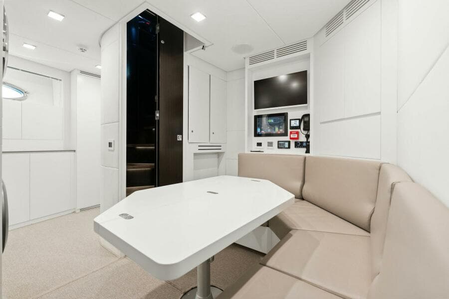 2023 Pershing GTX Motoryacht