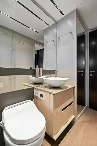 2023 Pershing GTX Motoryacht