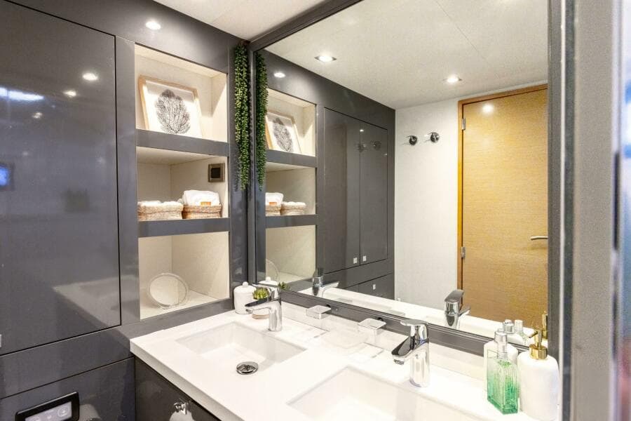 2017 Fountaine Pajot Victoria 67