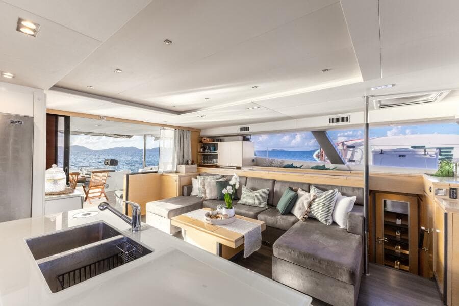 2017 Fountaine Pajot Victoria 67