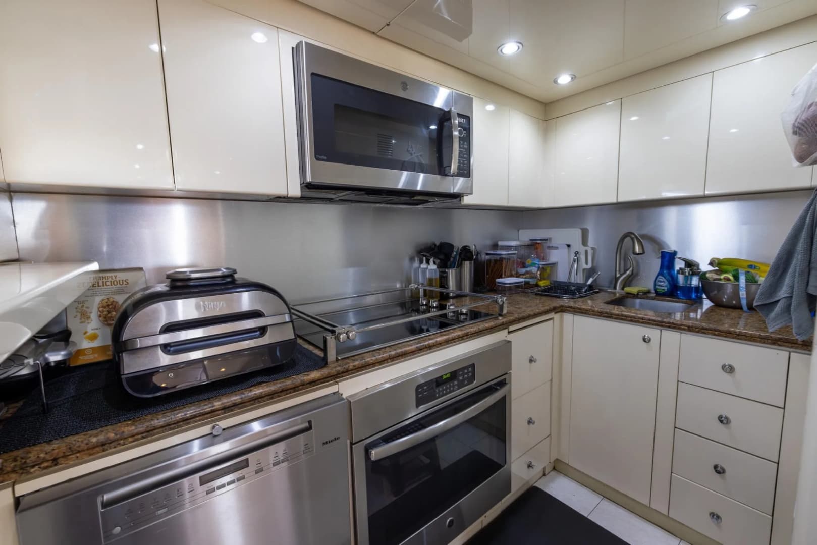 1999 Azimut 100 Jumbo