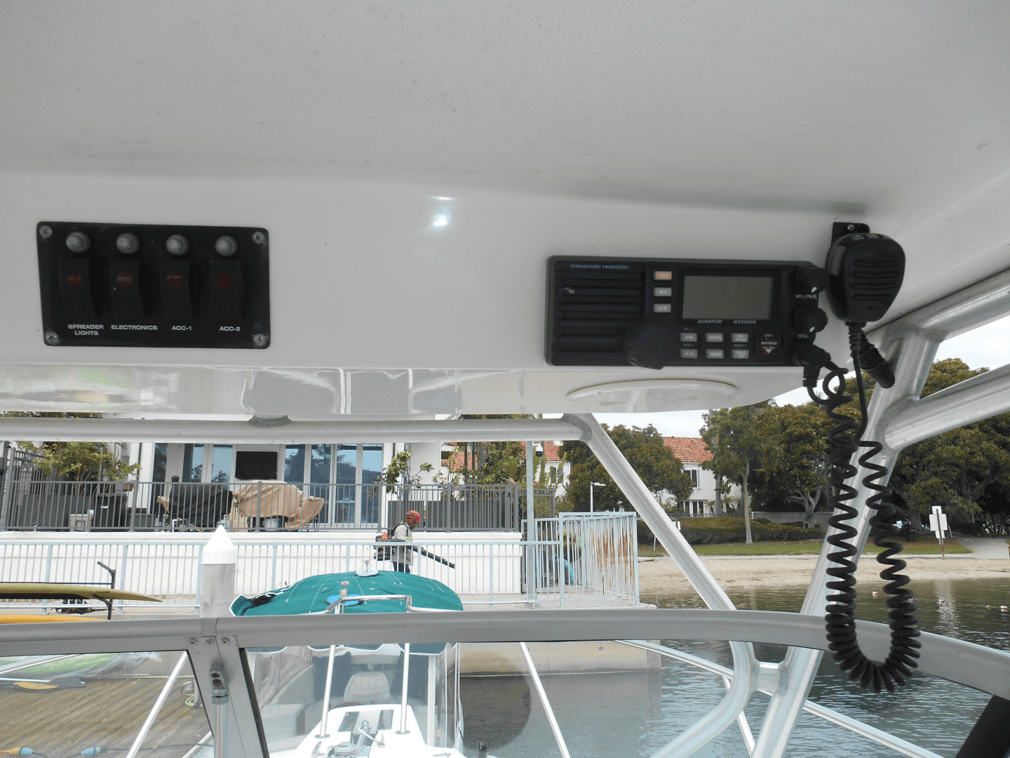 2004 Boston Whaler 255 Conquest