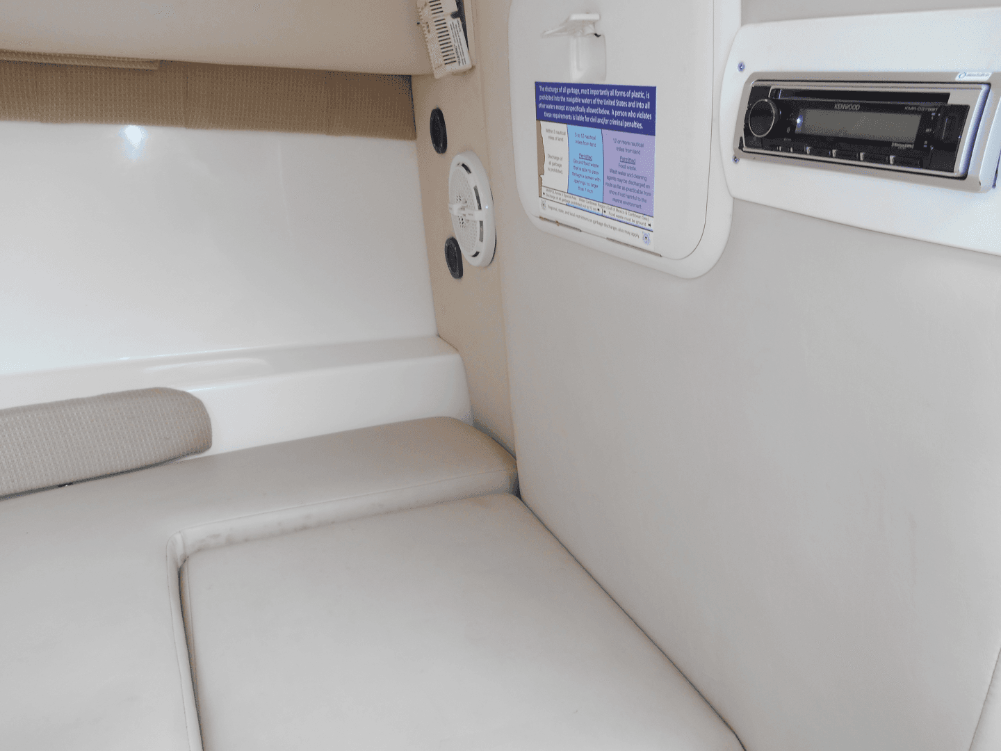 2004 Boston Whaler 255 Conquest