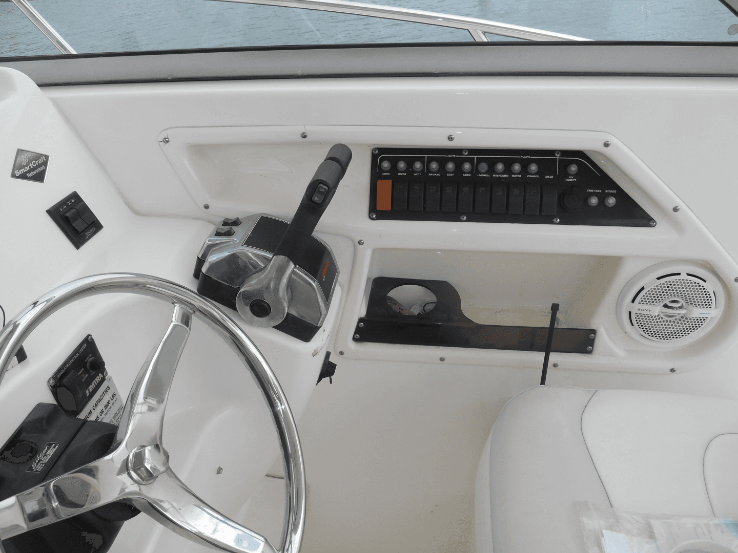 2004 Boston Whaler 255 Conquest