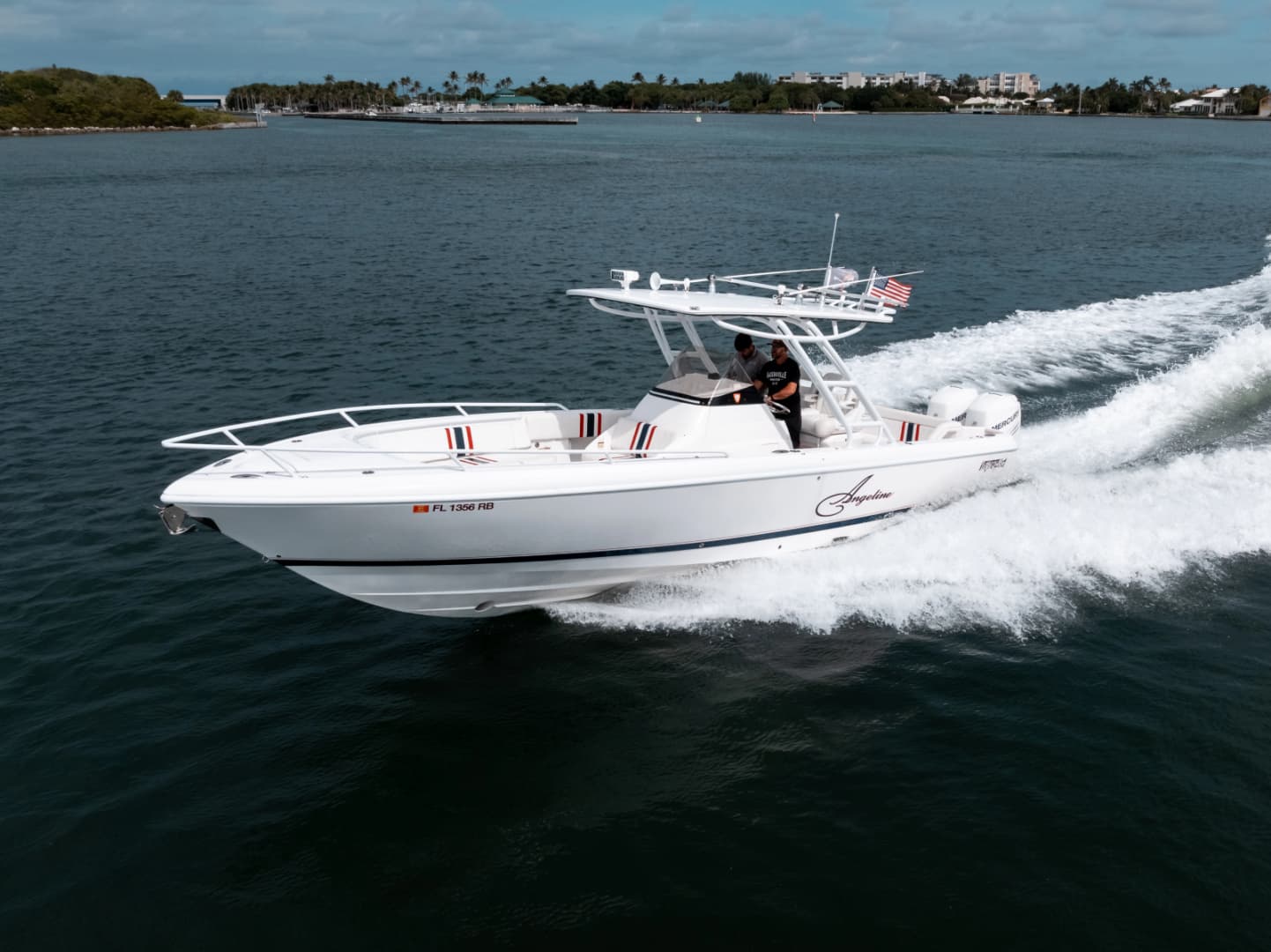 2015 Intrepid 327CC