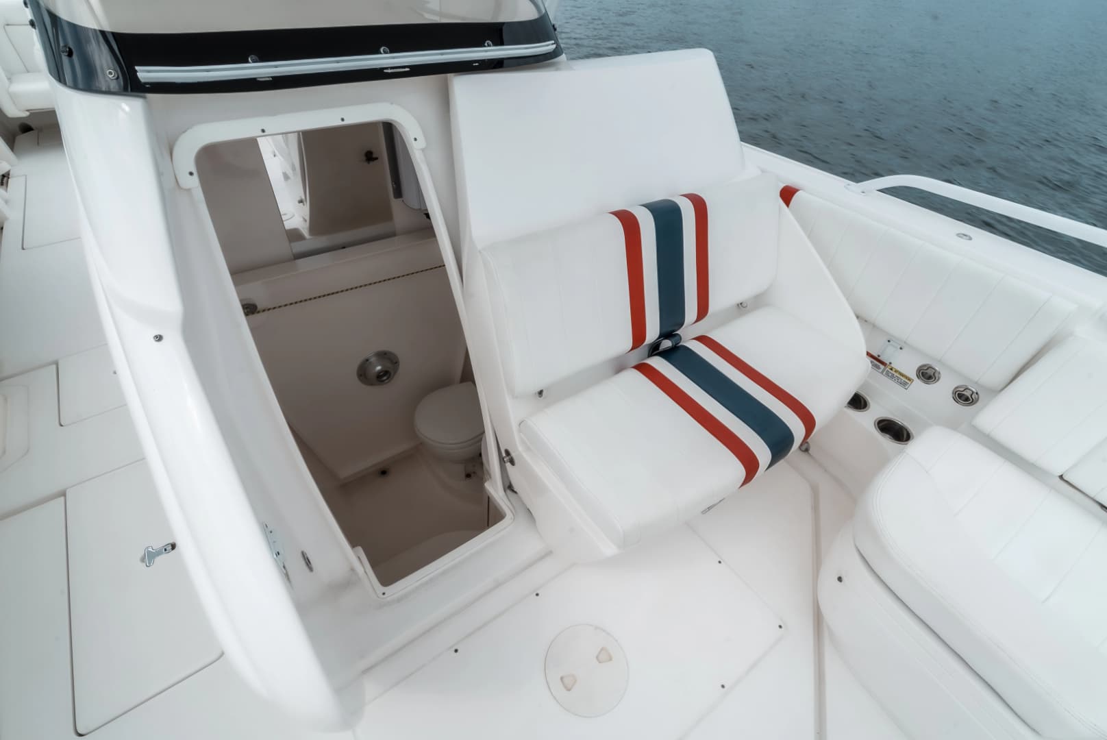 2015 Intrepid 327CC