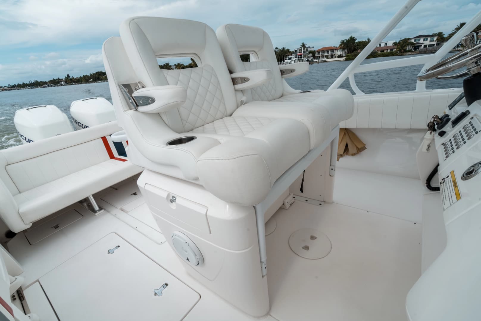 2015 Intrepid 327CC