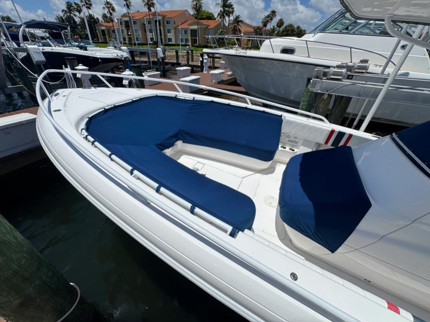 2015 Intrepid 327CC