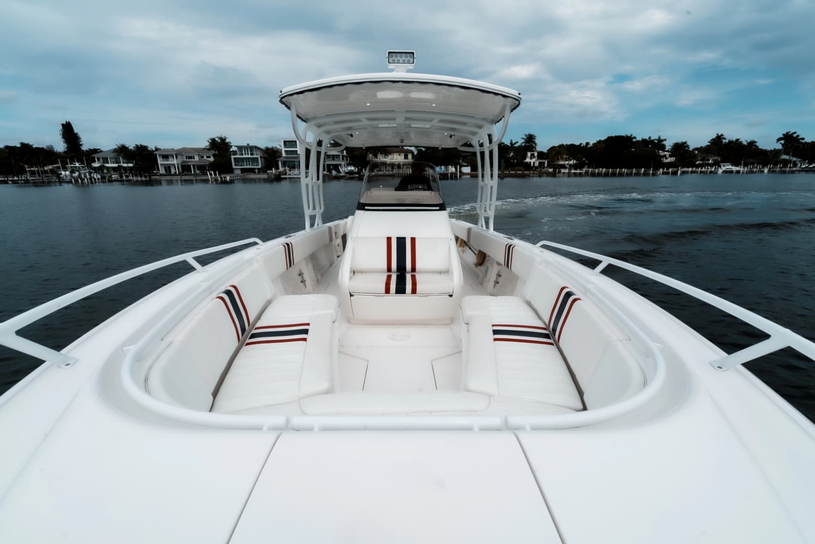 2015 Intrepid 327CC