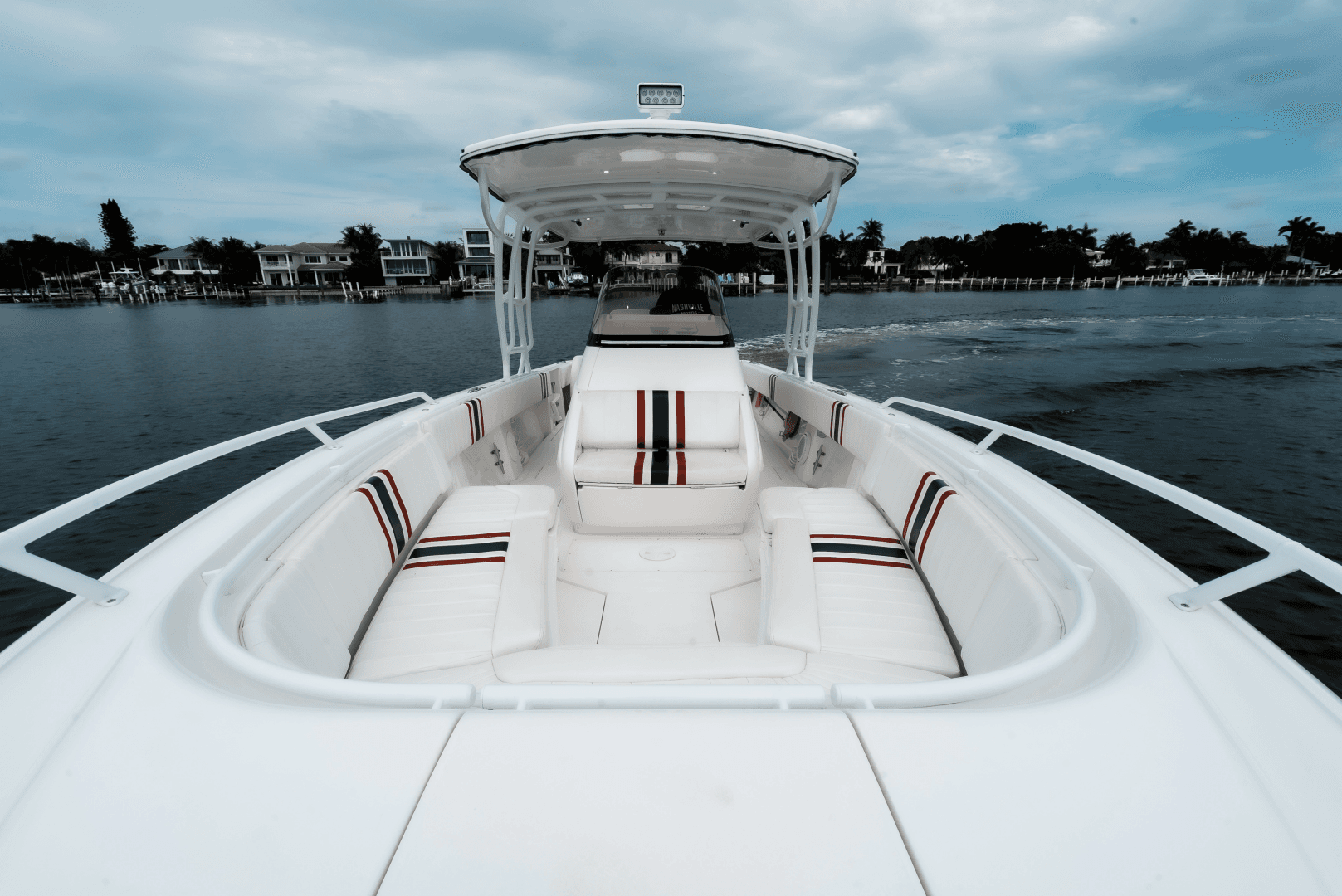 2015 Intrepid 327CC