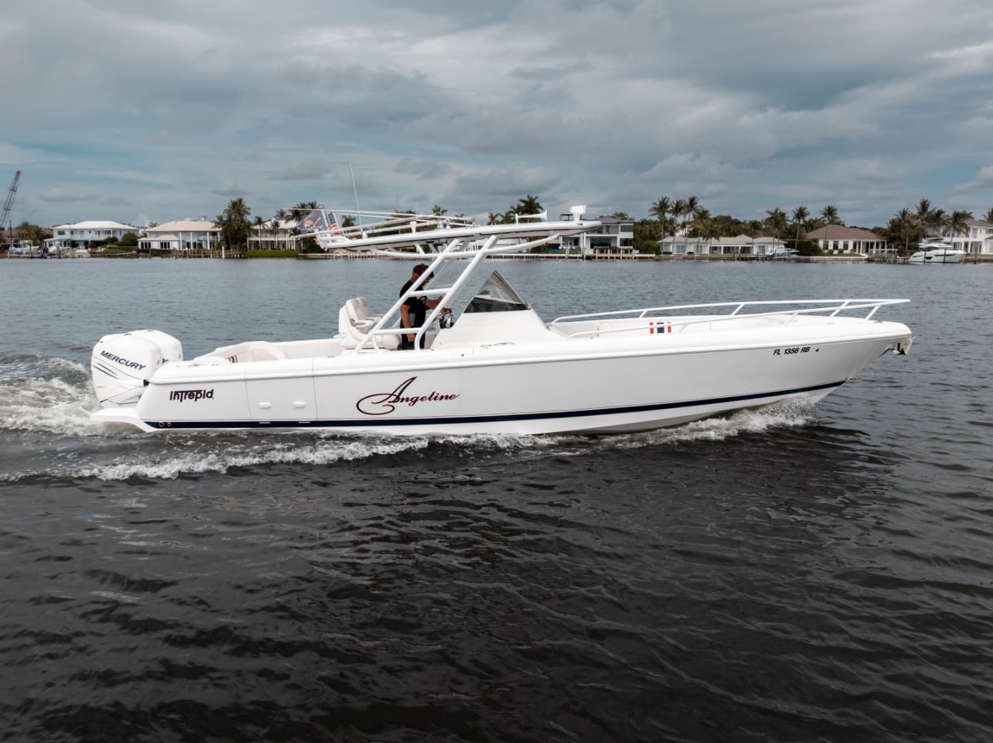 2015 Intrepid 327CC